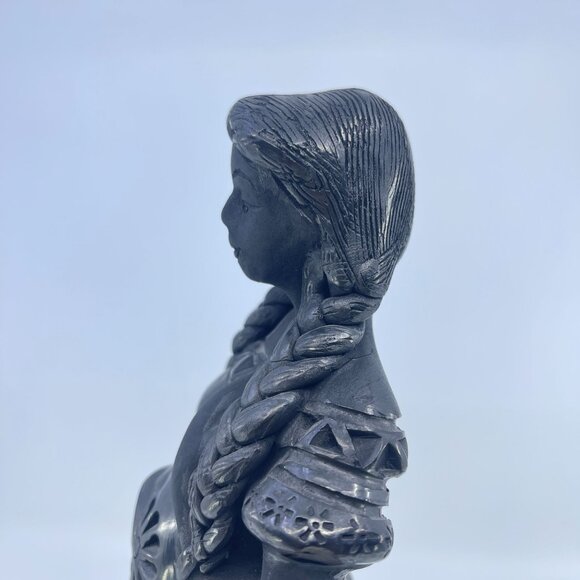 vintage oaxacan barro negro (black clay) woman figurine braided hair repaired - Picture 10 of 12